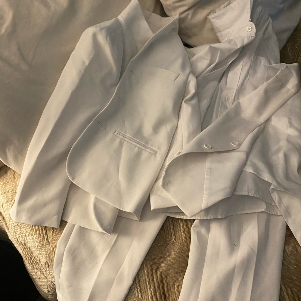 Complete suit. - Picture 4 of 4